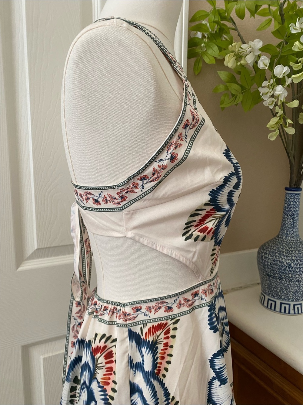 Commense - Floral Print Backless Dress - Picture 4 of 11
